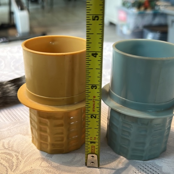 Vintage Mr. Peanut plastic mug/cup in blue and tan/yellow - Picture 6 of 7